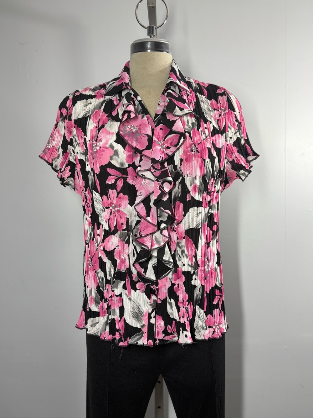 TanJay Pink & Black Floral Ruffle Front Blouse
